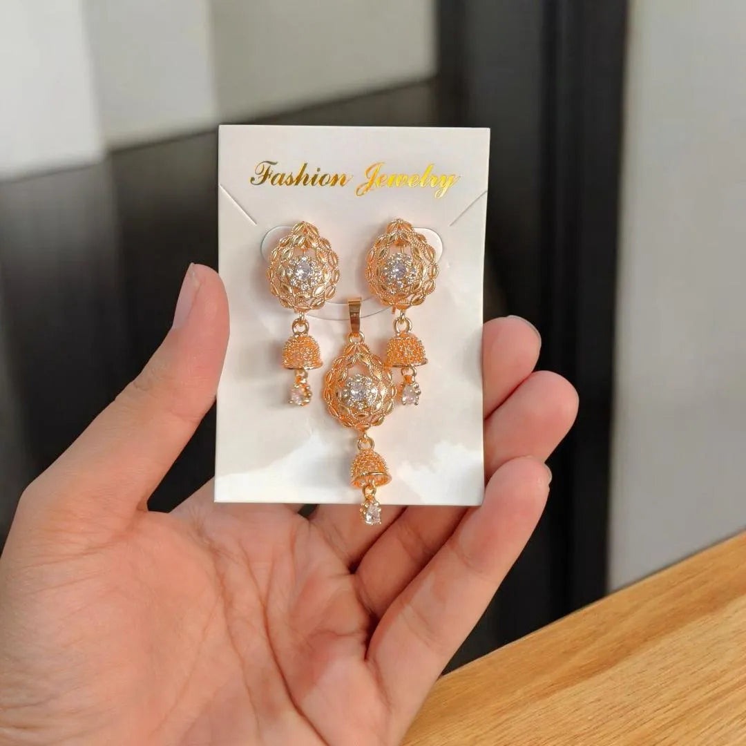 Modern Design 1 Carat Gold Plated Crystal Pendant Set