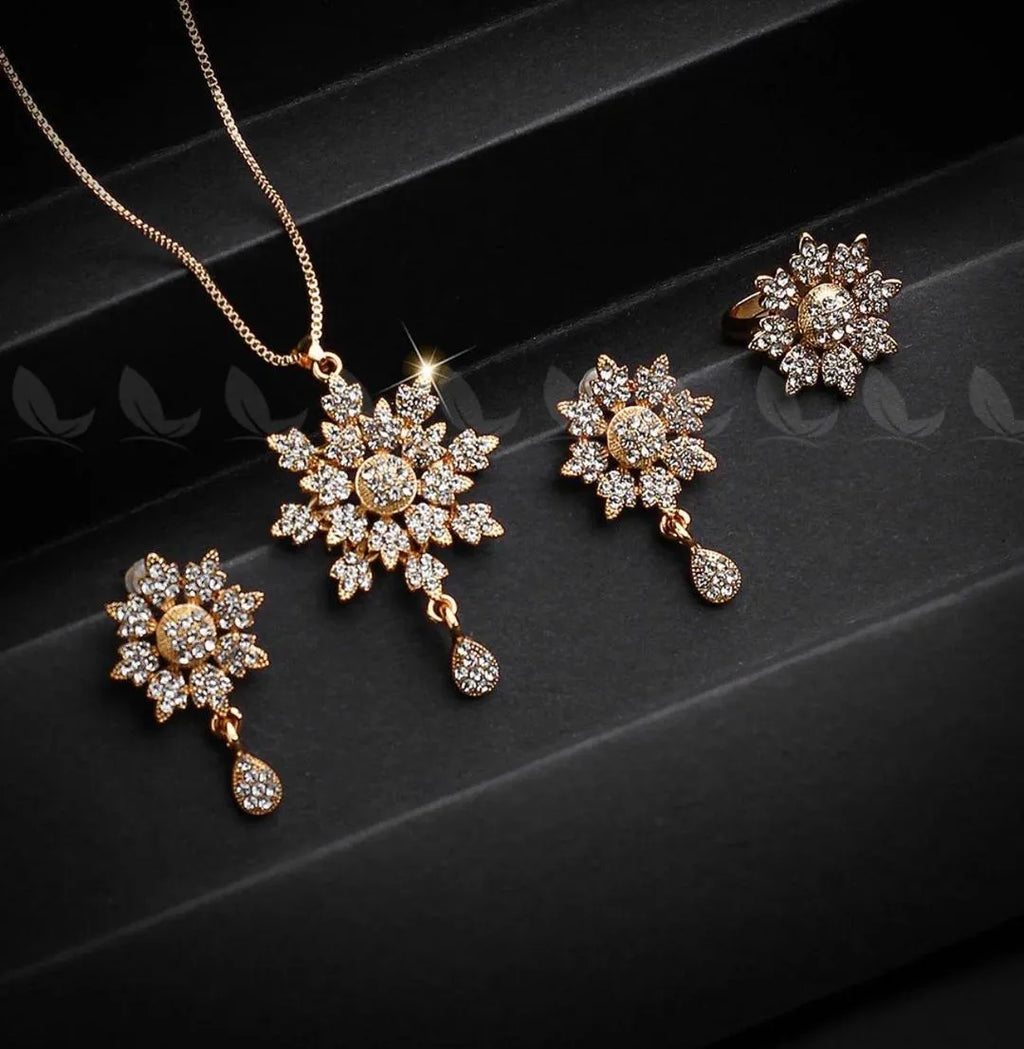 New Elegant Flower Design Zarcoon Locket set With Ring And Bracelet For Girls And Women's