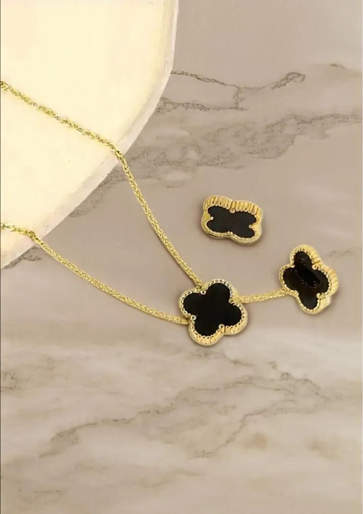 Flower Shaped Gold Plated Zircon Locket